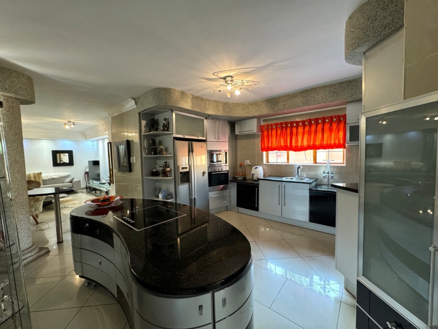 5 Bedroom Property for Sale in Birdwood Estate North West